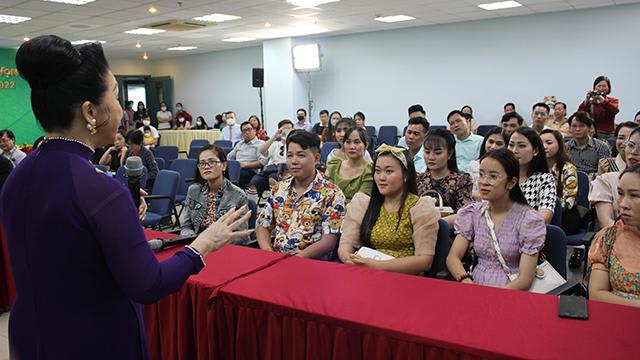 Chuông vàng vọng cổ 2022: NSƯT Thoại Mỹ, Kim Tử Long kế nghiệp vai trò giám khảo 4 Chuông vàng vọng cổ 2022: NSƯT Thoại Mỹ, Kim Tử Long kế nghiệp vai trò giám khảo ảnh 3